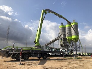 混凝土搅拌输送设备现场