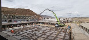 施工现场的大型建筑工程