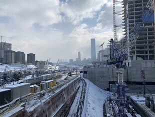 冬日城市铁轨雪景