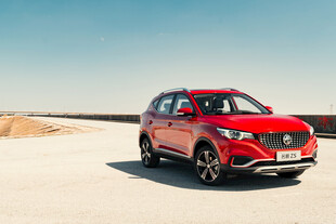 红色SUV