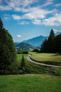 山间绿野风景