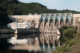 壮观的大型水坝水利工程