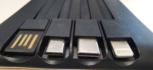 移动电源充电端口