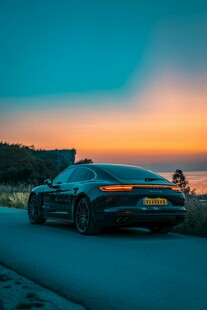 夕阳下的炫酷跑车