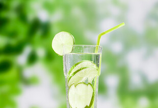 清新青柠气泡水饮品