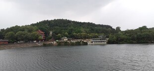 湖畔青山美景