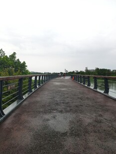 空旷长桥