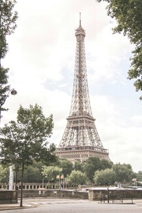 埃菲尔铁塔前的城市风景