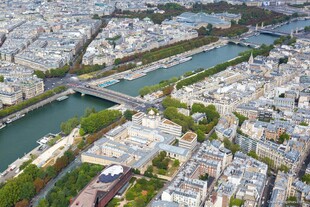 巴黎城市河流景观俯瞰