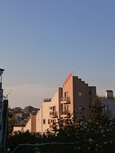黄昏下的城市建筑景观