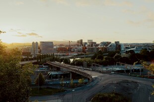 城市黄昏交通景观