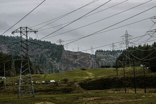 山间输电线路景观