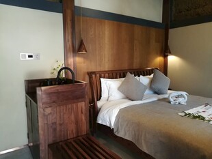 温馨木质风卧室舒适场景