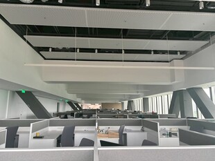 现代办公空间内部场景