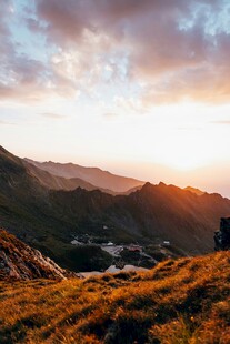 山间日落美景