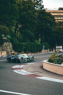 赛道上的复古赛车