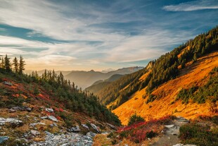 秋日山谷美景