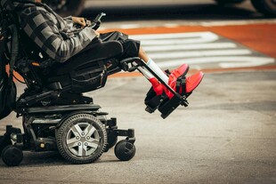 轮椅上的人