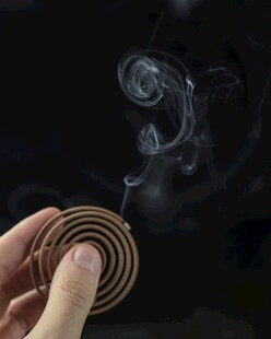 手持盘香