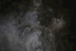 神秘烟雾中的奇幻景象