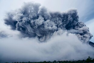 壮观火山喷发景象