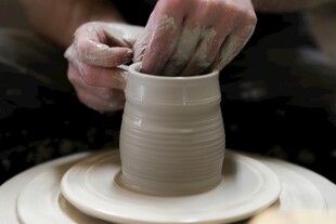 手工陶艺制作瞬间