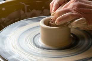 手工陶艺制作瞬间