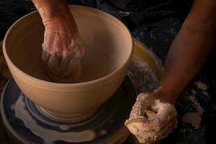 手工陶艺制作瞬间