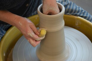 手工陶艺制作瞬间