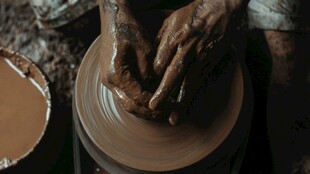 手工陶艺制作瞬间