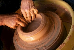 手工陶艺制作瞬间