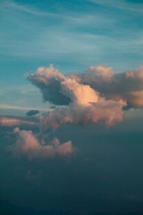 梦幻天空中的绚丽云朵