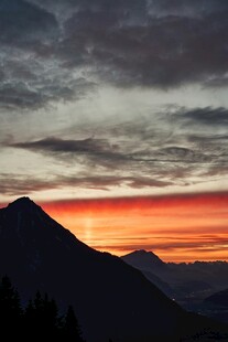 山间壮丽日落美景