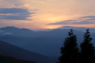山间日落美景