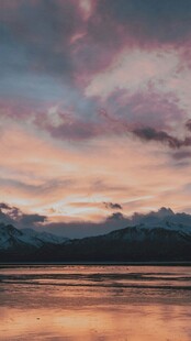 湖畔绚丽晚霞美景