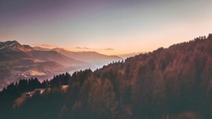山间暮色美景