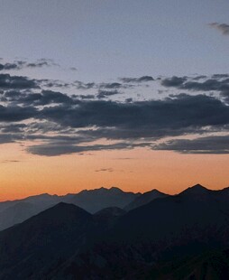 日暮群山景