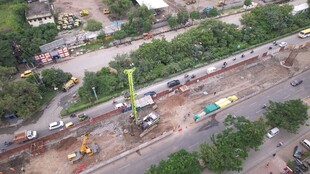 城市道路施工俯瞰景象