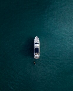 海上孤舟