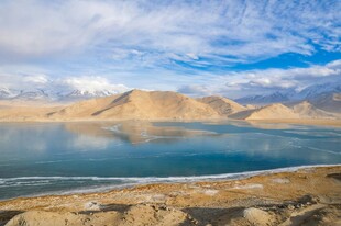 高原湖泊美景