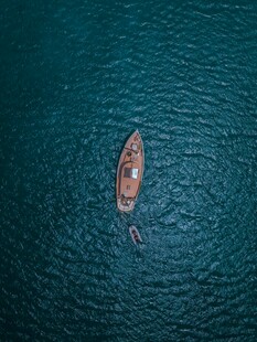 海上孤舟