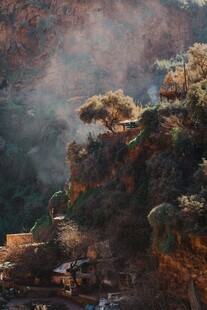 山间晨景