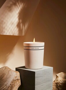 简约风白色蜡烛静物展示