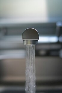 水龙头流水特写