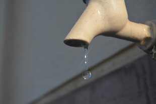 水龙头滴水场景