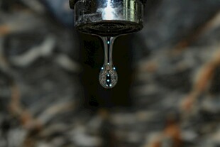 滴水水龙头