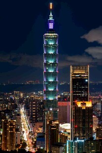 台北夜景中的标志性摩天大楼