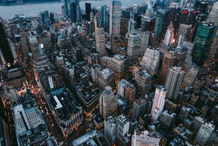 繁华都市天际线俯瞰图