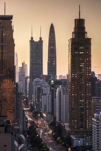 黄昏下的繁华都市天际线