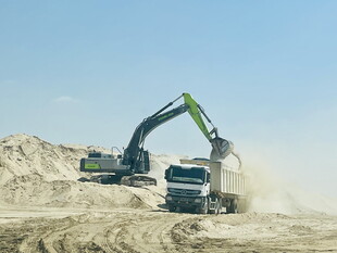 挖掘机装载机协同作业场景